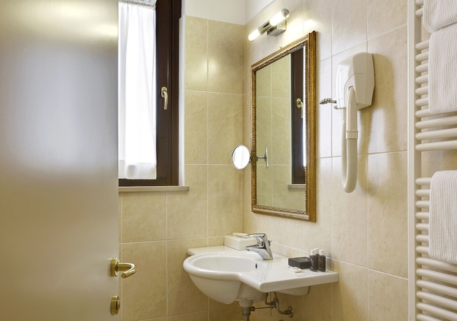 Imagen de la habitación del Hotel Villa Cattani Stuart Xvii Secolo. Foto 10