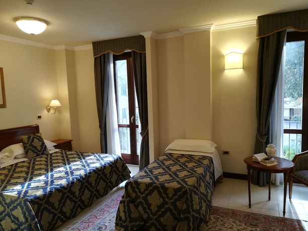 Imagen de la habitación del Hotel Villa Cattani Stuart Xvii Secolo. Foto 11