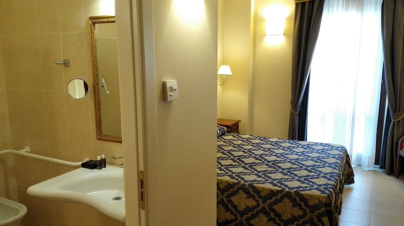 Imagen de la habitación del Hotel Villa Cattani Stuart Xvii Secolo. Foto 15