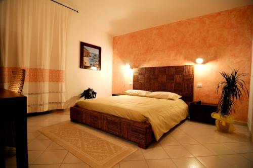 Imagen de la habitación del Hotel Villa Cedrino. Foto 11