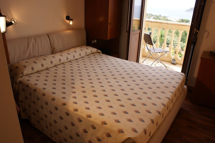 Imagen de la habitación del Hotel Villa Cerelis. Foto 6