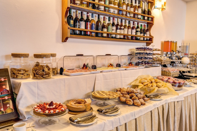 Imagen del bar/restaurante del Hotel Villa Cesi. Foto 6