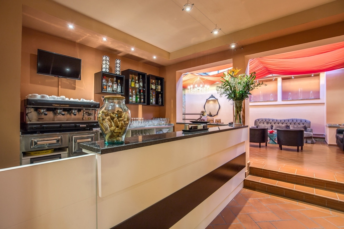 Imagen del bar/restaurante del Hotel Villa Cesi. Foto 7