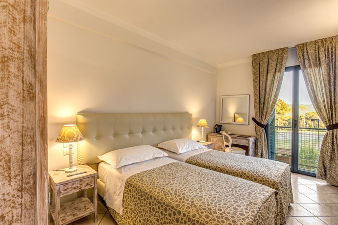 Imagen de la habitación del Hotel Villa Cesi. Foto 10