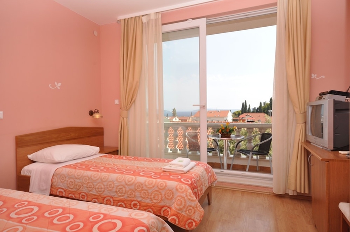 Imagen de la habitación del Hotel Villa Cezar. Foto 14