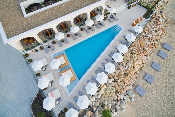 Imagen de la piscina del Hotel Villa Chinka by Astor Garden Hotel. Foto 19