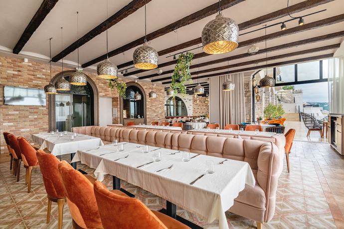 Imagen del bar/restaurante del Hotel Villa Chinka by Astor Garden Hotel. Foto 6