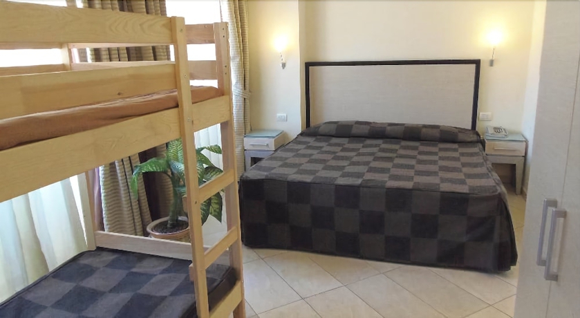 Imagen de la habitación del Hotel Villa Cibele. Foto 14