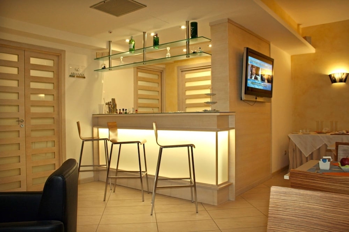 Imagen del bar/restaurante del Hotel Villa Cibele. Foto 2