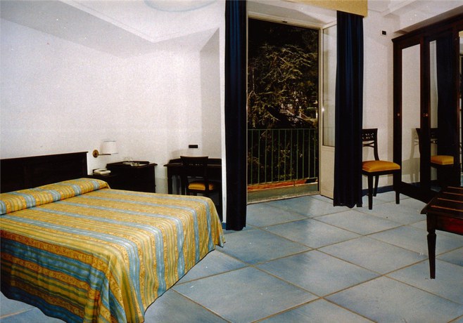 Imagen de la habitación del Hotel Villa Ciccio. Foto 8