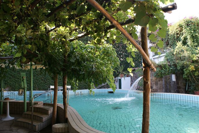 Imagen de la piscina del Hotel Villa Ciccio. Foto 17