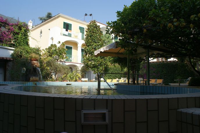 Imagen de la piscina del Hotel Villa Ciccio. Foto 18