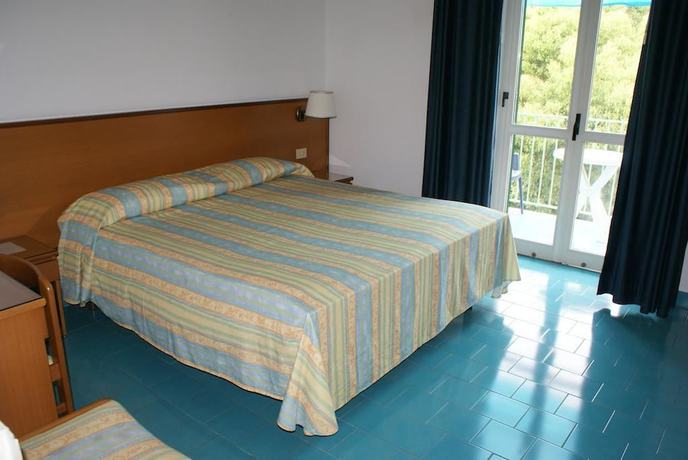 Imagen de la habitación del Hotel Villa Ciccio. Foto 10