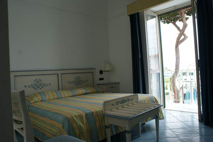 Imagen de la habitación del Hotel Villa Ciccio. Foto 11