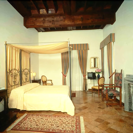 Imagen de la habitación del Hotel Villa Ciconia. Foto 6