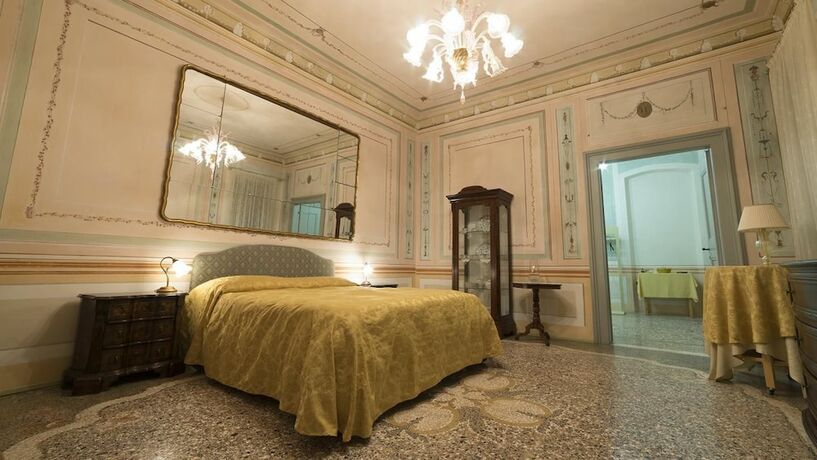 Imagen de la habitación del Hotel Villa Cigolotti. Foto 17