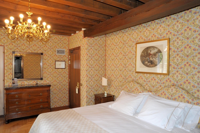 Imagen de la habitación del Hotel Villa Cipriani. Foto 7
