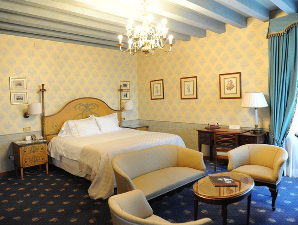 Imagen de la habitación del Hotel Villa Cipriani. Foto 10