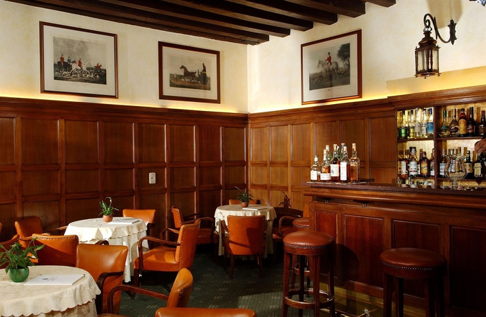 Imagen del bar/restaurante del Hotel Villa Cipriani. Foto 4
