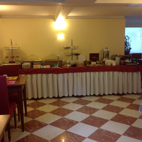 Imagen del bar/restaurante del Hotel Villa Cipro. Foto 3