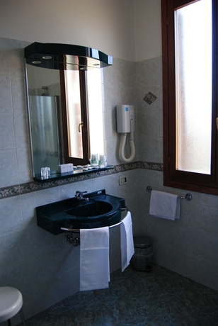 Imagen de la habitación del Hotel Villa Cipro. Foto 5