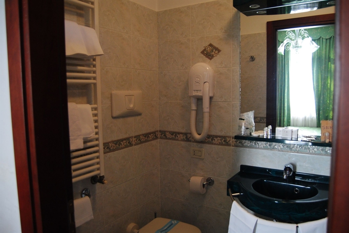 Imagen de la habitación del Hotel Villa Cipro. Foto 6