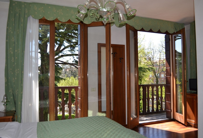 Imagen de la habitación del Hotel Villa Cipro. Foto 9