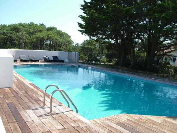 Imagen de la piscina del Hotel Villa Clara, Anglet. Foto 19