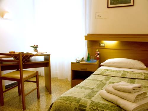 Imagen de la habitación del Hotel Villa Clara, Torbole Sul Garda. Foto 4