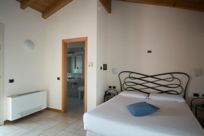 Imagen de la habitación del Hotel Villa Colico. Foto 11
