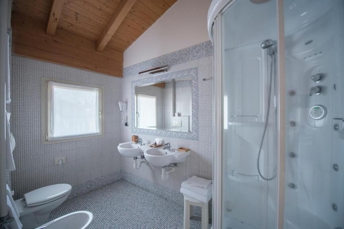 Imagen de la habitación del Hotel Villa Colico. Foto 15