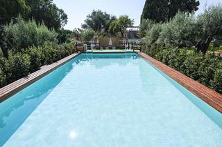 Imagen de la piscina del Hotel Villa Collina. Foto 26