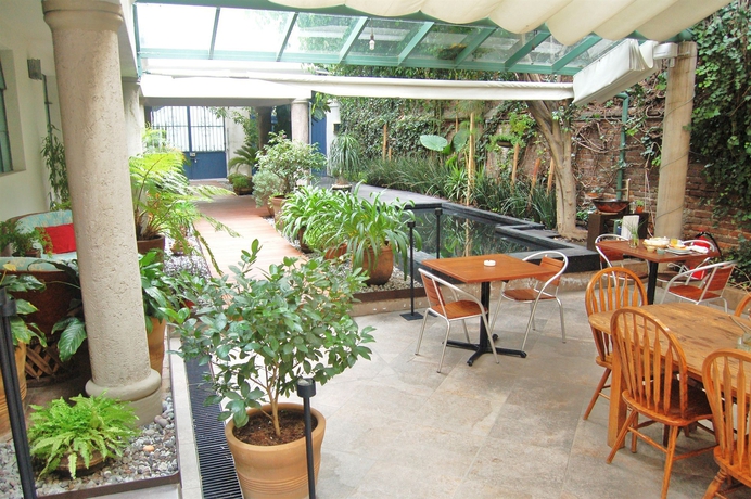 Imagen de los exteriores del Hotel Villa Condesa. Foto 6