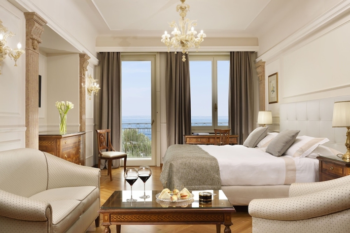 Imagen de la habitación del Hotel Villa Cortine Palace. Foto 14