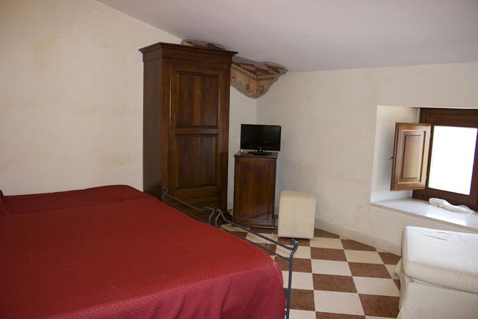 Imagen de la habitación del Hotel Villa Cosilinum. Foto 13