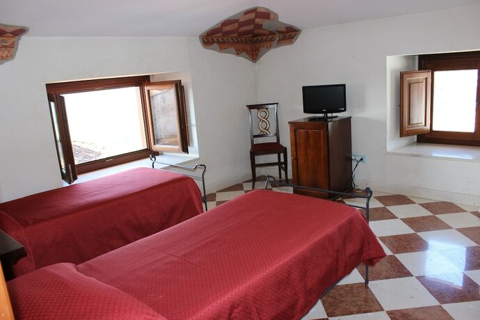 Imagen de la habitación del Hotel Villa Cosilinum. Foto 14