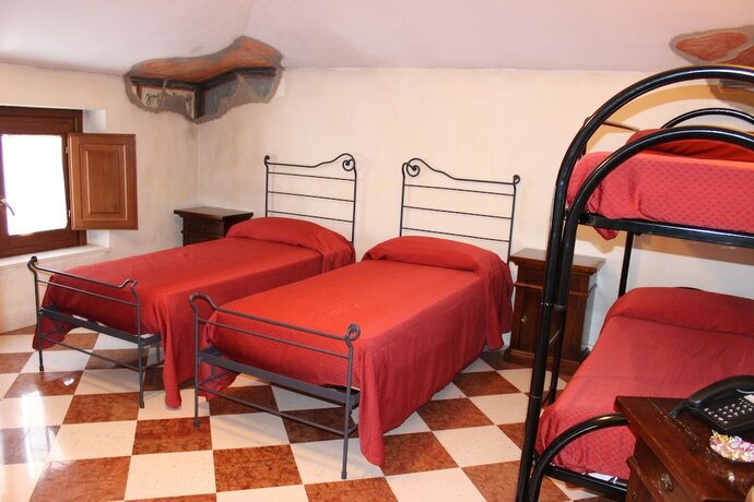 Imagen de la habitación del Hotel Villa Cosilinum. Foto 16