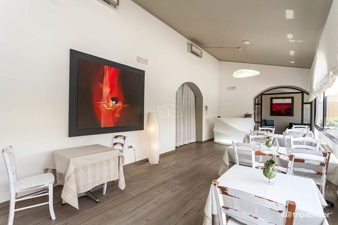 Imagen del bar/restaurante del Hotel Villa Costes Gallipoli. Foto 2