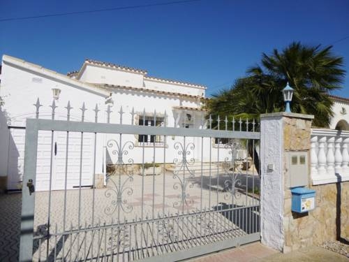Imagen general del Hotel Villa Creus 33 a Empuriabrava. Foto 3