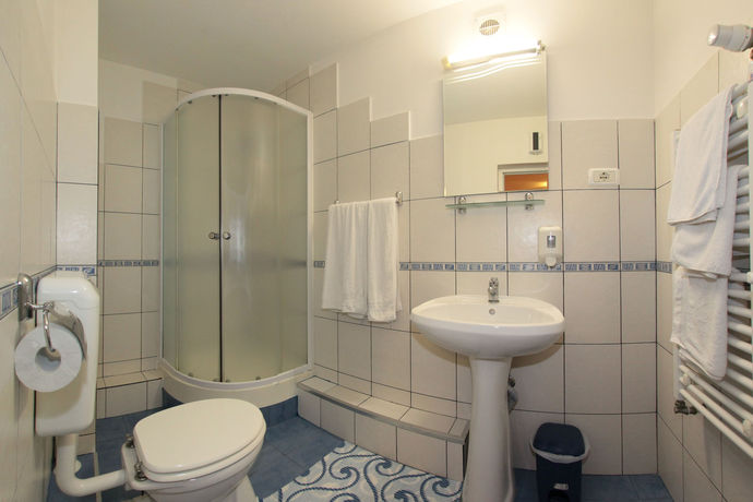 Imagen de la habitación del Hotel Villa Cristian. Foto 3