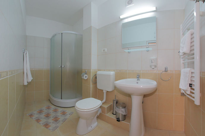 Imagen de la habitación del Hotel Villa Cristian. Foto 7