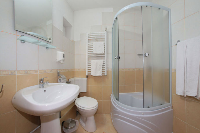 Imagen de la habitación del Hotel Villa Cristian. Foto 8