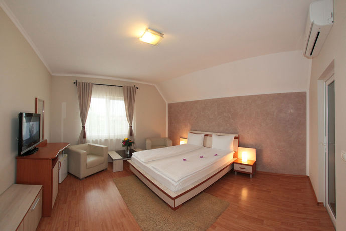 Imagen de los interiores del Hotel Villa Cristian. Foto 16