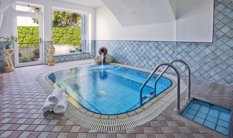 Imagen de la piscina del Hotel Villa D'Orta. Foto 15