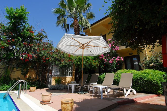 Imagen de la piscina del Hotel Villa DanLin - Boutique Class. Foto 20