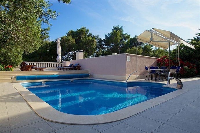 Imagen de la piscina del Hotel Villa Daniela. Foto 13