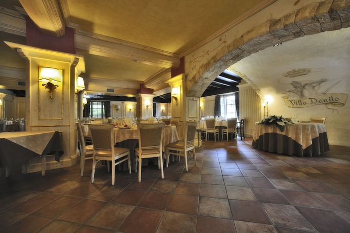 Imagen del bar/restaurante del Hotel Villa Danilo. Foto 2