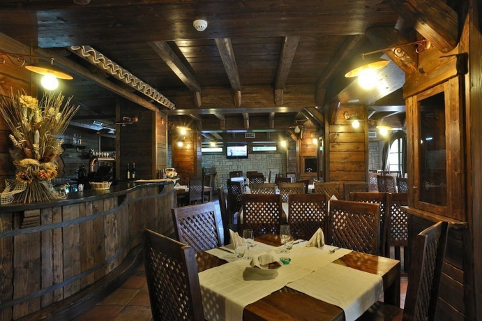 Imagen del bar/restaurante del Hotel Villa Danilo. Foto 6