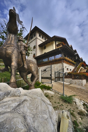 Imagen de los exteriores del Hotel Villa Danilo. Foto 13