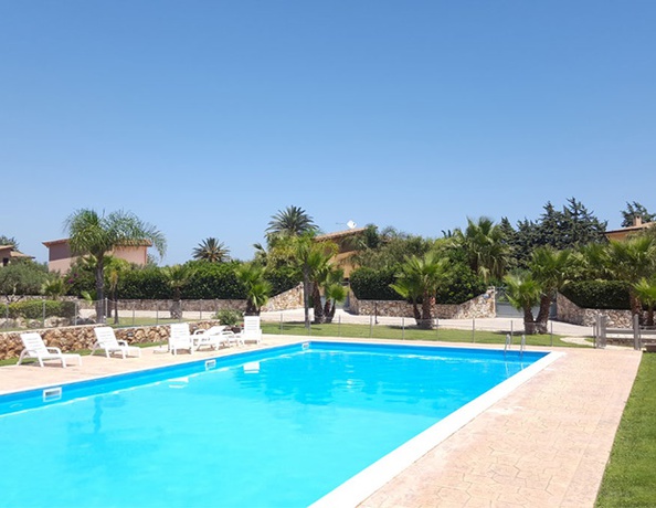 Imagen de la piscina del Hotel Villa Daphne, Castellammare del Golfo. Foto 5